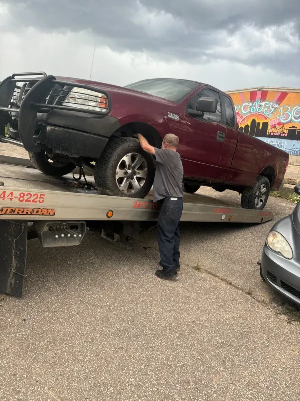 S & R Towing - photo 2