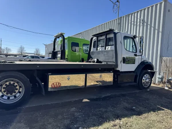 J & K Towing - photo 3