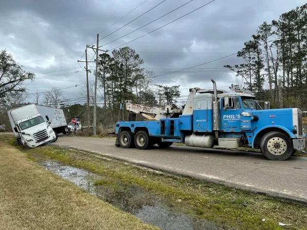 Phil's Wrecker Service - photo 2