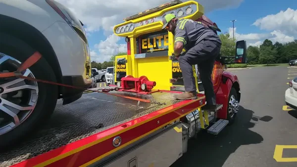 Elite Service Recovery & Towing - photo 2