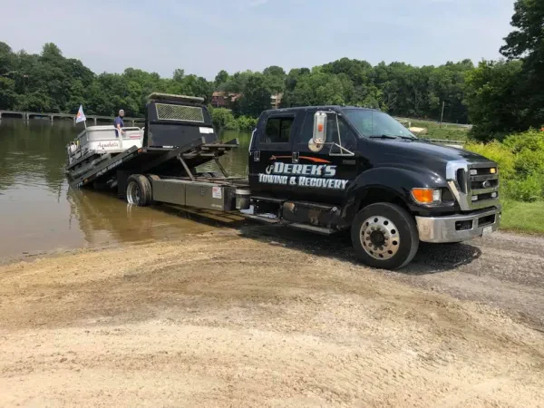 Derek's Towing Service - photo 2