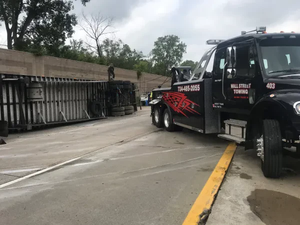 Wall Street Towing - photo 3