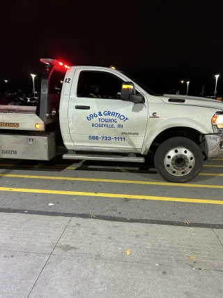 696 Gratiot Towing