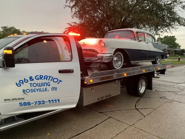 696 Gratiot Towing - photo 2