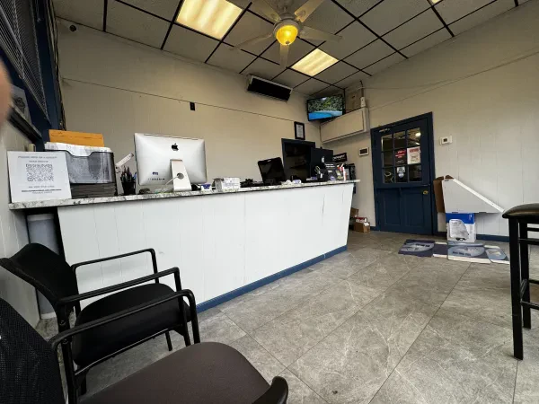 Road Runner Auto Repair - photo 4