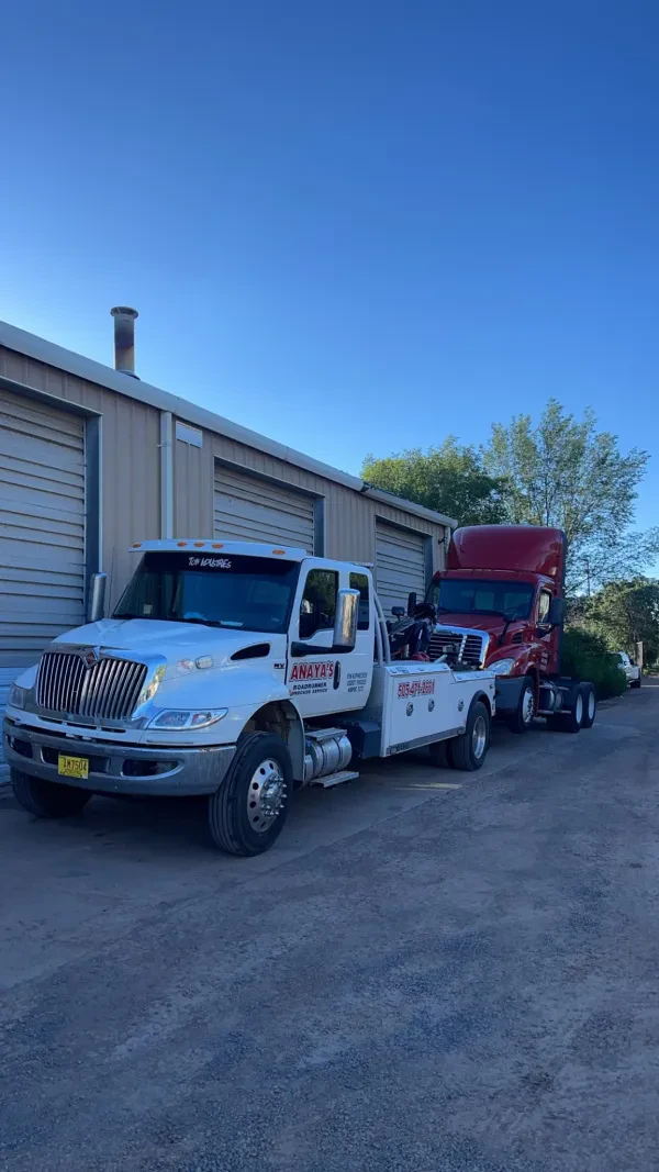 Anaya's Roadrunner Wrecker Service - photo 4