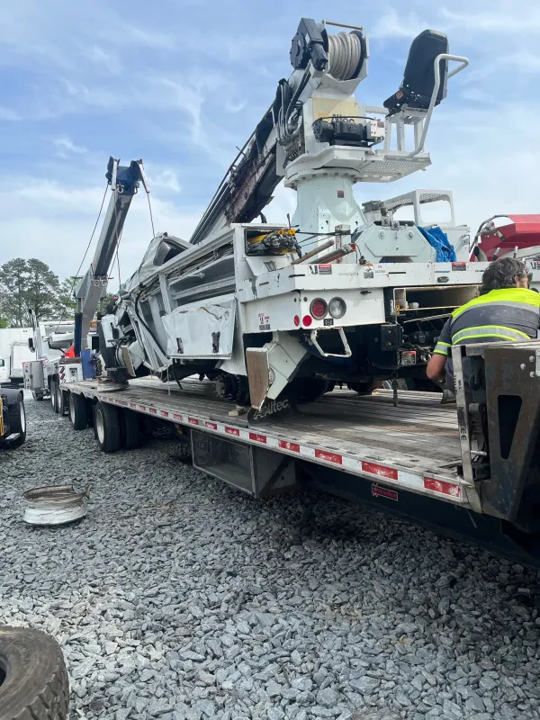 WAYNE LEES TOWING & 24HR WRECKER SERVICE - photo 2