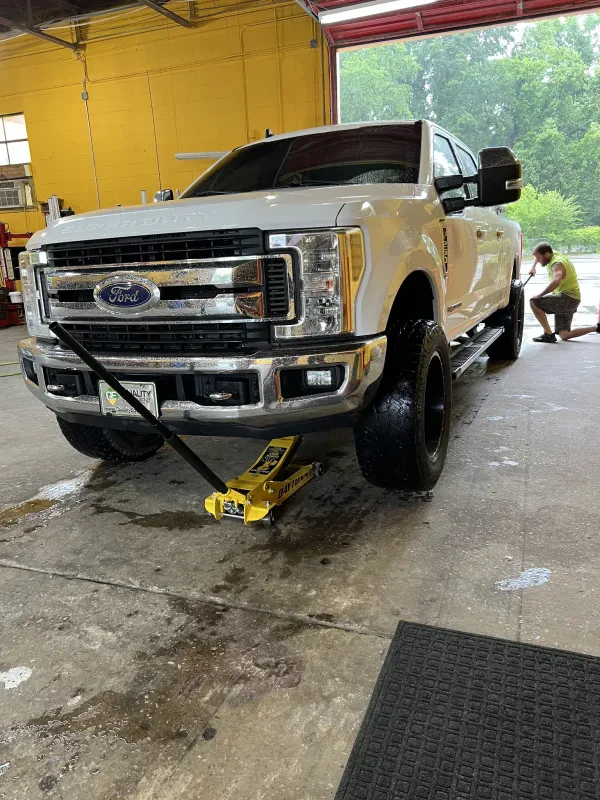 Lil Chicos Tire & Towing - photo 3