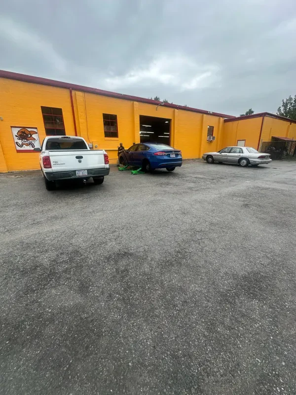 Lil Chicos Tire & Towing - photo 4