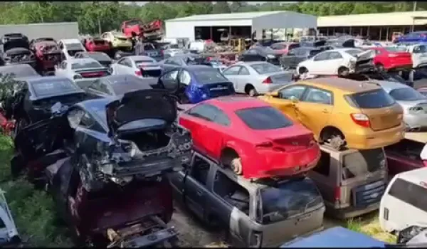Wicho Auto Parts - photo 2