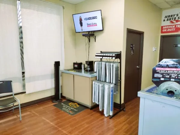 Jerry's Truck and Auto Service - photo 3