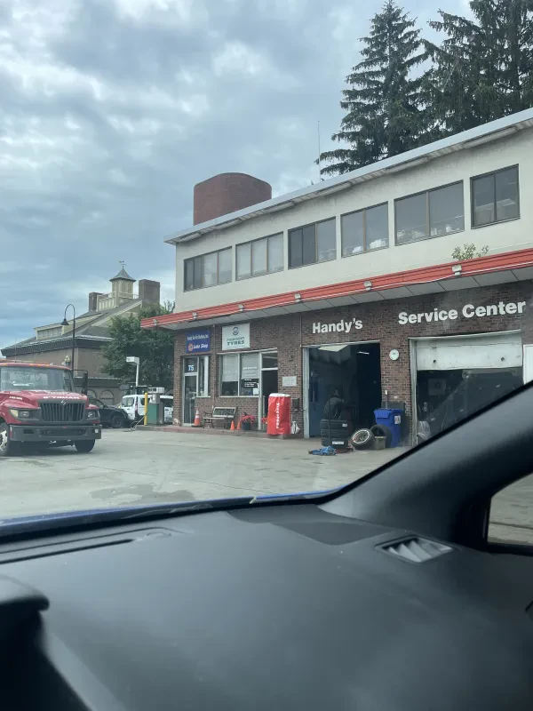 Handy's Service Center - photo 2