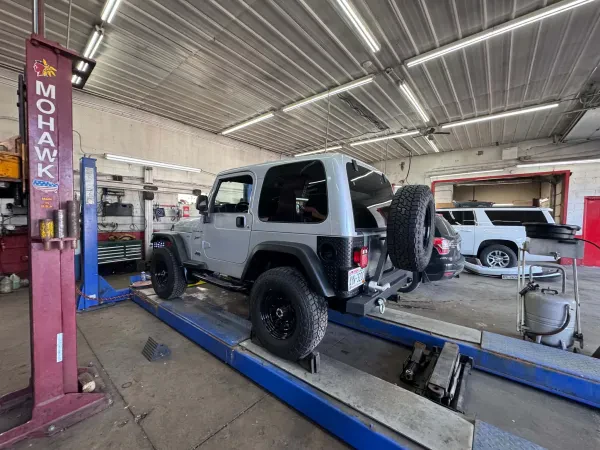 Del's Service Center, Towing and Repair Service. Light and Heavy-duty Services including RV'S. - photo 3