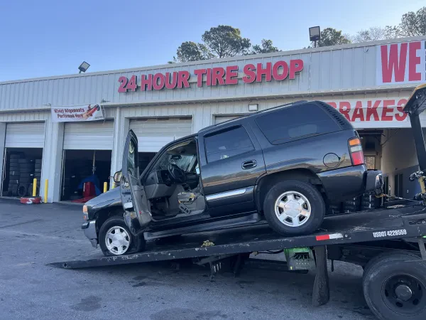 Tow Man Tow Truck & Roadside Assistance - photo 3