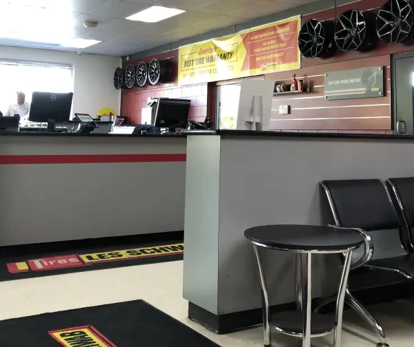 Les Schwab Tire Center - photo 2