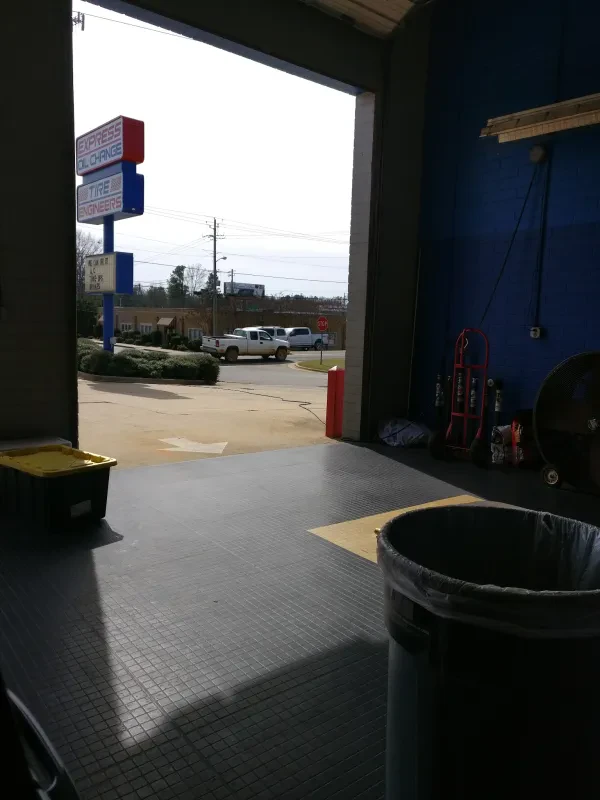 Express Oil Change & Tire Engineers - photo 4