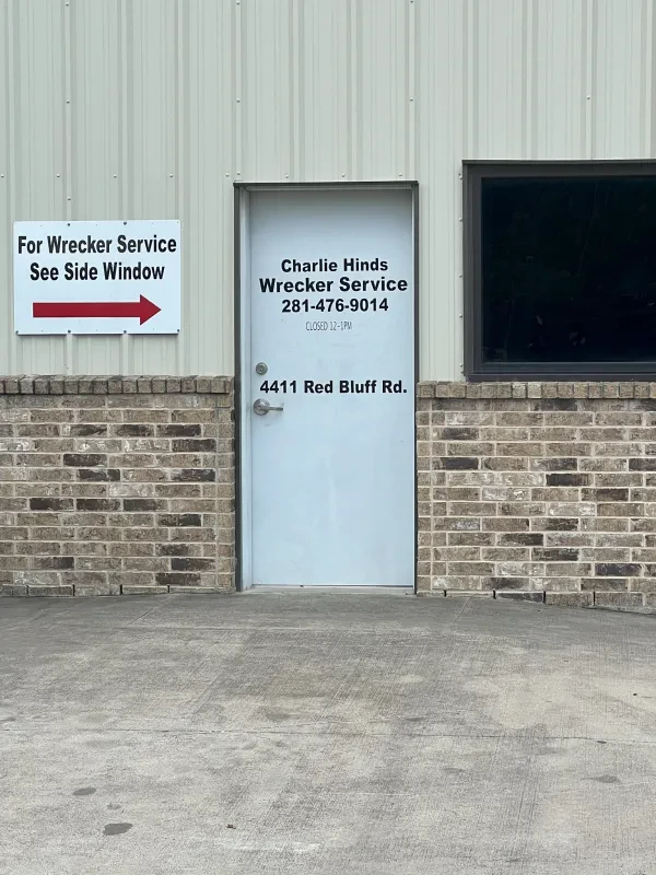 Charlie Hinds Wrecker Service - photo 2