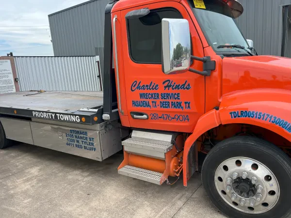 Charlie Hinds Wrecker Service - photo 4