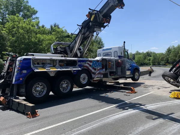 Road Runner Heavy Duty Towing & Semi Truck Towing - photo 4