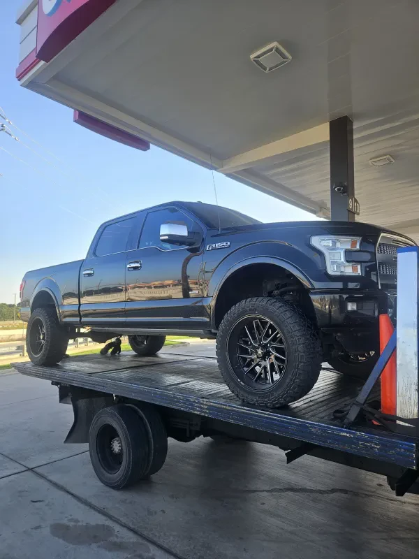 The Right Hook Towing and Roadside - photo 4