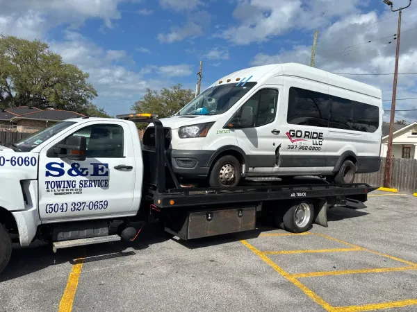 S & E Towing Service - photo 2
