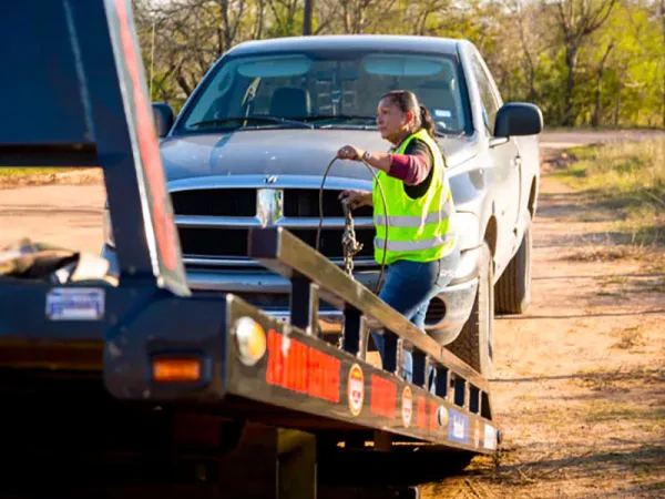Chacon Towing & Roadside Assistance - photo 4