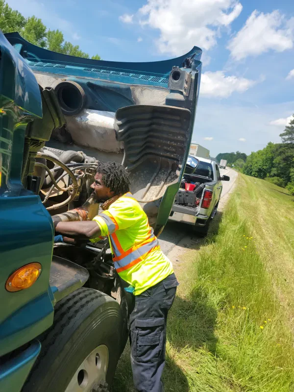 Dixon's Mobile Mechanic /Diesel/Automotive Towing Services - photo 4