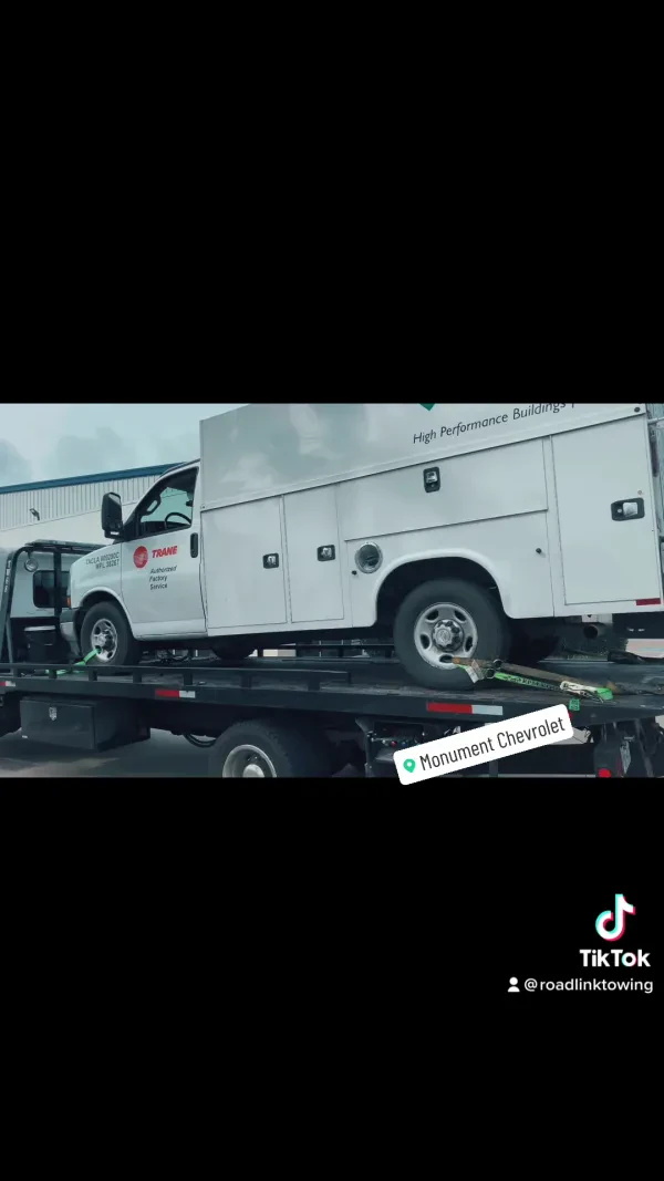 A tow truck - photo 2