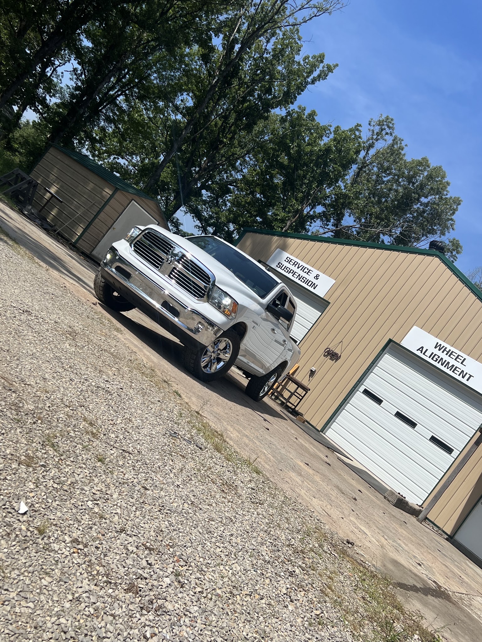 J & R Auto World