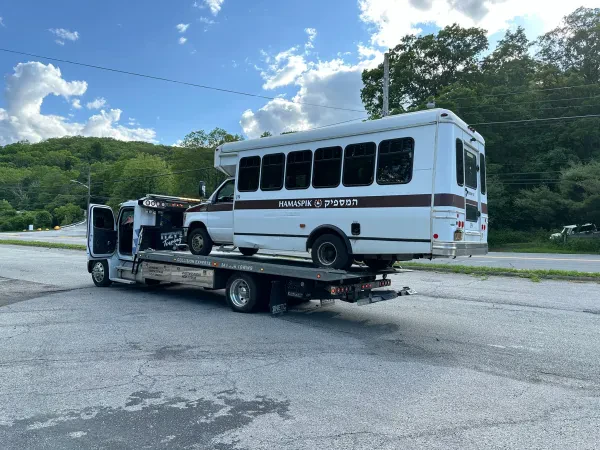 Itzys Towing Corp - photo 4