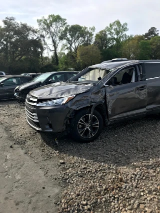 B&C Towing LLC JunkYard in North Charleston (SC) - photo 2