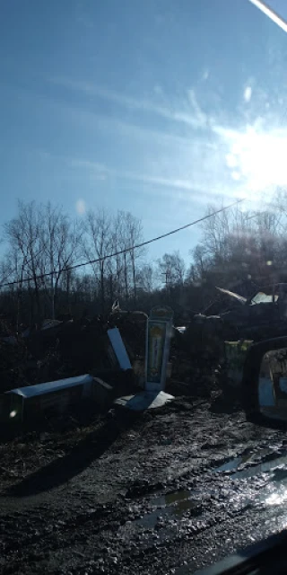 Sugar Creek Salvage JunkYard in Huntington (WV) - photo 2