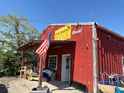 E & E Towing Service JunkYard in Nashville (TN) - photo 1