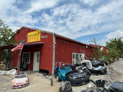 E & E Towing Service JunkYard in Nashville (TN) - photo 3