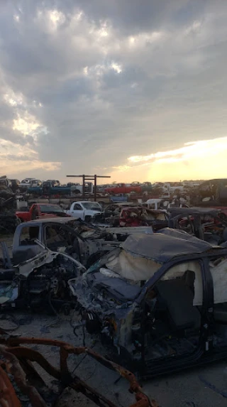 Completely Chrysler Used Auto JunkYard in Grand Prairie (TX) - photo 3