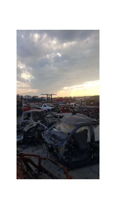 Completely Chrysler Used Auto JunkYard in Grand Prairie (TX) - photo 3