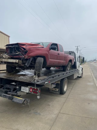 Drive In Truck Salvage JunkYard in San Antonio (TX) - photo 2