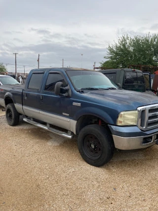 Drive In Truck Salvage JunkYard in San Antonio (TX) - photo 4