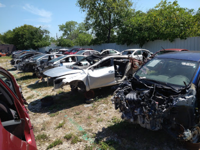 Bayeh Salvage JunkYard in San Antonio (TX) - photo 1