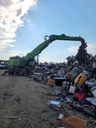 Danny's Car Parts & Recycling JunkYard in San Antonio (TX) - photo 4