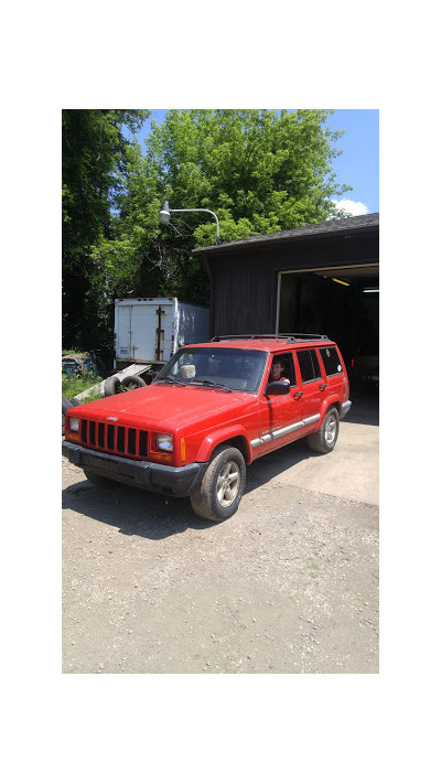 Chuck's Auto Wrecking & Repair JunkYard in Barberton (OH) - photo 2