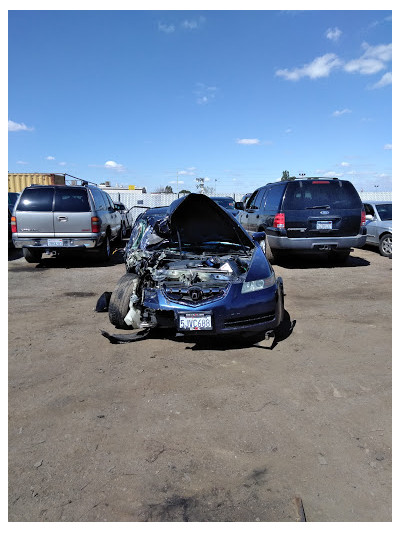 Barnett's Towing JunkYard in Bakersfield (CA) - photo 3