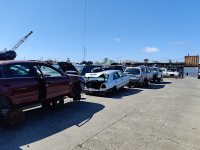 Dorris Auto Wreckers Inc JunkYard in Hayward (CA) - photo 1