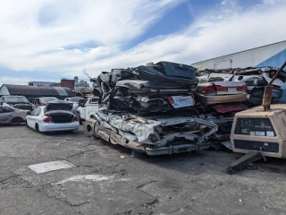 Dorris Auto Wreckers Inc JunkYard in Hayward (CA) - photo 4