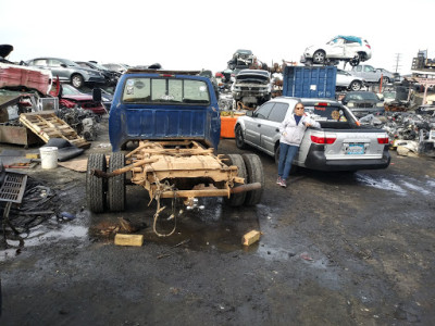 Junior's Auto Parts & Salvage JunkYard in Los Angeles (CA) - photo 3