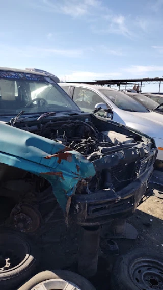 Nissan Place Auto Wrecking JunkYard in Los Angeles (CA) - photo 2