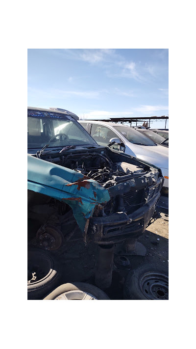 Nissan Place Auto Wrecking JunkYard in Los Angeles (CA) - photo 2