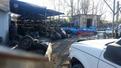 Bauer's Auto Wrecking JunkYard in Fresno (CA) - photo 1