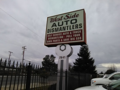 Westside Self Service Auto Dismantlers JunkYard in Fresno (CA) - photo 3