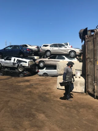 Infinity Auto Salvage JunkYard in East Palo Alto (CA) - photo 3